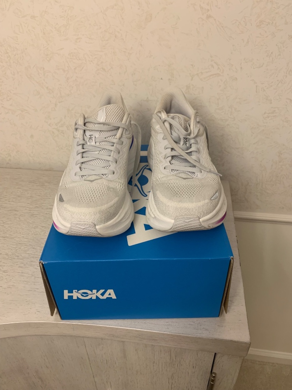 HOKA Women’s White and Gray Multi-Color Trim Sneakers, Size 9B - Picture 2 of 10